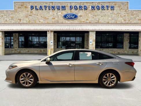 Used 2022 Toyota Avalon XLE FWD image 3