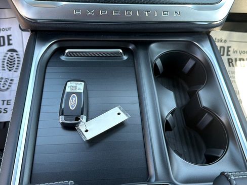 New 2026 Ford Expedition Max Platinum w/ Stealth Performance Package AWD/4WD image 8