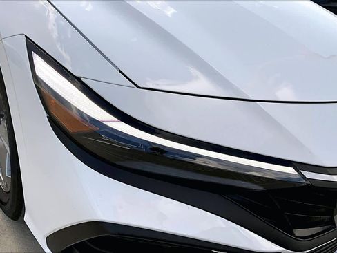 Certified 2025 Hyundai Elantra SE image 26