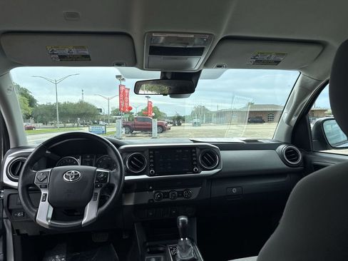 Used 2022 Toyota Tacoma SR5 RWD image 30