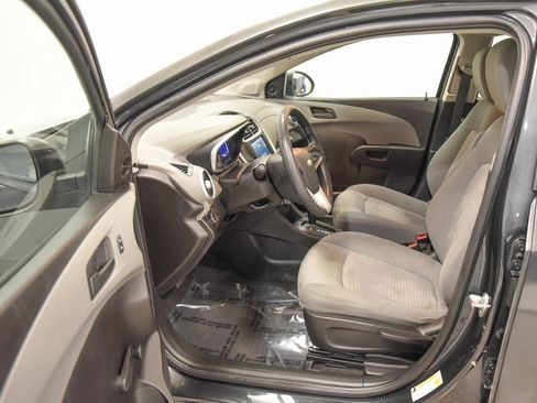 Used 2020 Chevrolet Sonic LT image 10