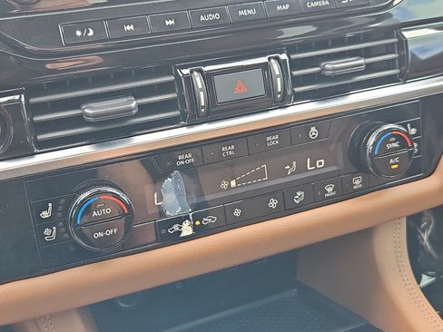 Used 2023 Nissan Pathfinder Platinum FWD image 20