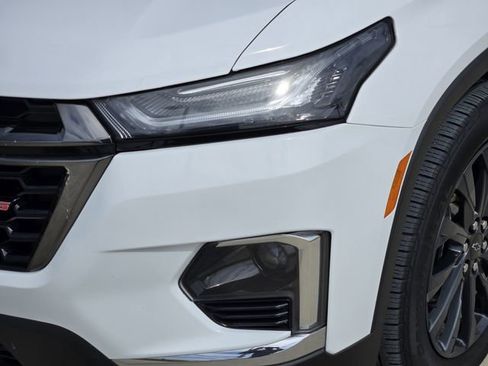 Used 2023 Chevrolet Traverse RS AWD/4WD image 9