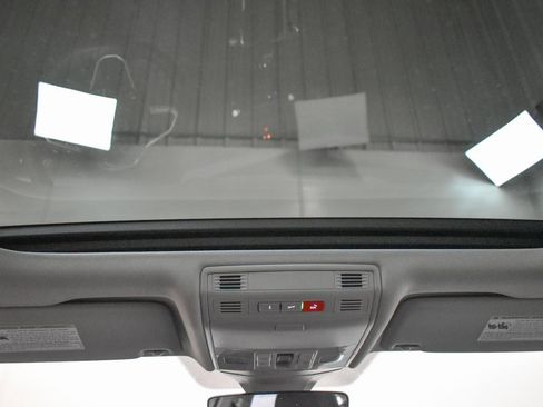 Used 2025 Volkswagen Jetta SE image 20