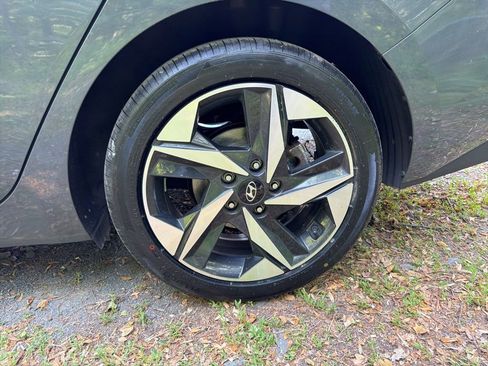 Certified 2023 Hyundai Elantra SEL w/ Convenience Package FWD image 6