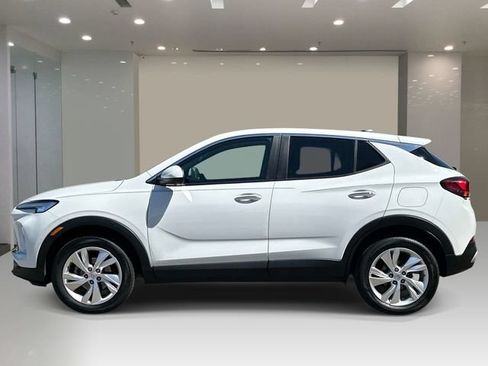 Used 2024 Buick Encore GX Preferred w/ Comfort Package AWD/4WD image 2