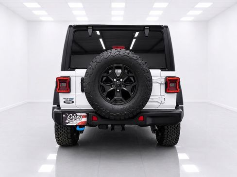 Used 2023 Jeep Wrangler Unlimited Rubicon 4xe AWD/4WD image 4