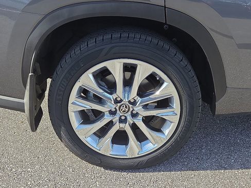 Used 2021 Toyota Highlander Limited image 7