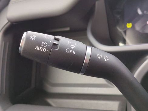 Used 2023 Land Rover Defender 110 X-Dynamic SE image 28