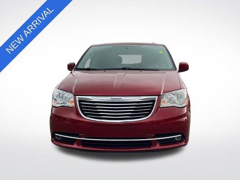 Used 2016 Chrysler Town & Country Touring w/ Driver Convenience Group FWD image 8