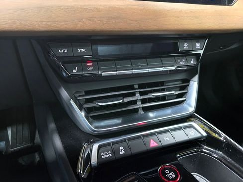 Used 2022 Audi e-tron GT Premium Plus image 27