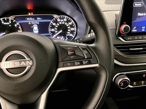 Used 2024 Nissan Altima 2.5 SV AWD/4WD image 12