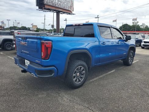 Used 2024 GMC Sierra 1500 AT4 w/ Technology Package AWD/4WD image 4