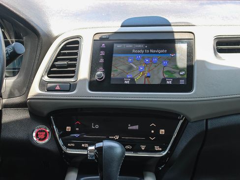 Used 2019 Honda HR-V Touring image 14