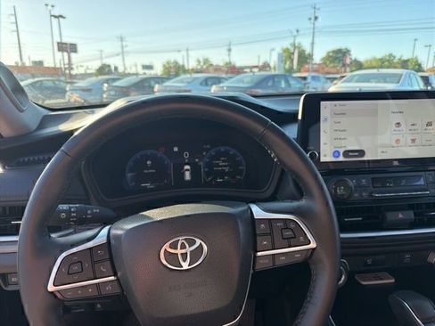 Used 2024 Toyota Grand Highlander AWD image 28
