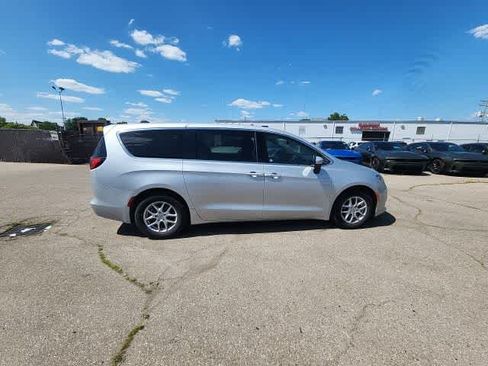 Certified 2023 Chrysler Voyager LX FWD image 10