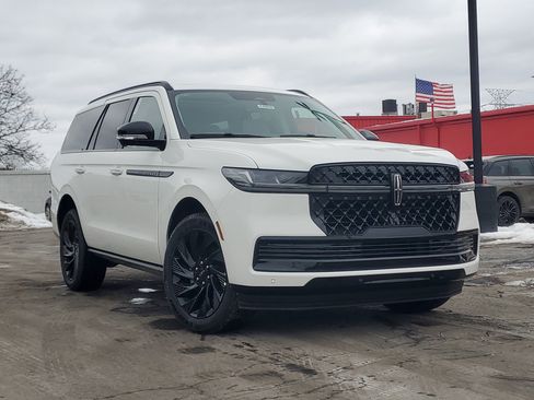 New 2026 Lincoln Navigator Reserve w/ Jet Appearance Package image 1