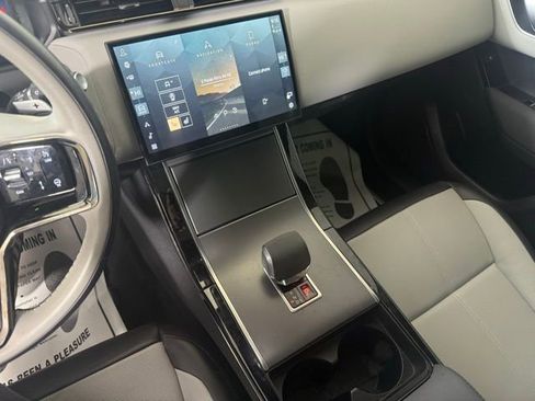 Used 2024 Land Rover Range Rover Velar Dynamic SE image 38