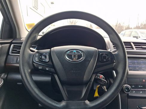 Used 2015 Toyota Camry LE image 11