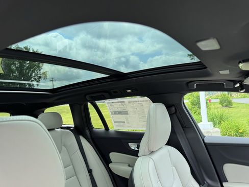 New 2026 Volvo V60 B5 Cross Country Ultra w/ Protection Package Premier image 26