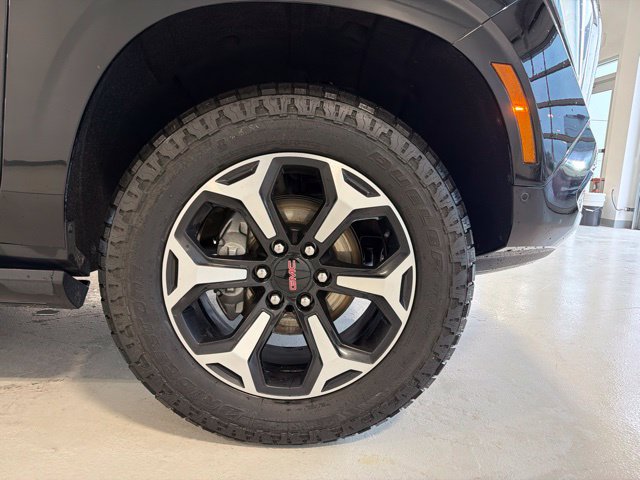 Used 2025 GMC Yukon XL AT4 w/ AT4 Premium Package AWD/4WD image 37