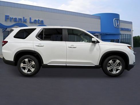 New 2025 Honda Pilot EX-L image 8