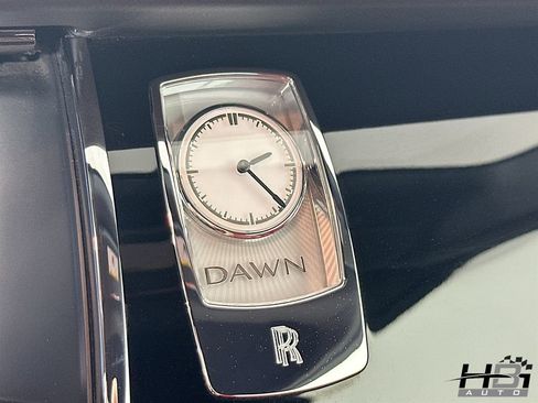 Used 2018 Rolls-Royce Dawn RWD image 19