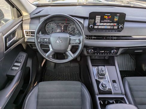 Used 2024 Mitsubishi Outlander SE AWD/4WD image 17