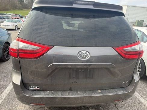 Used 2020 Toyota Sienna XLE w/ XLE Navigation Package image 6