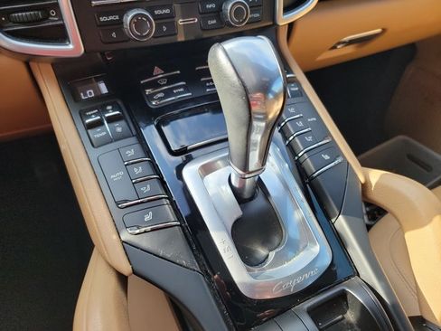 Used 2016 Porsche Cayenne AWD/4WD image 22