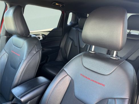 Used 2025 Jeep Compass Trailhawk AWD/4WD image 19