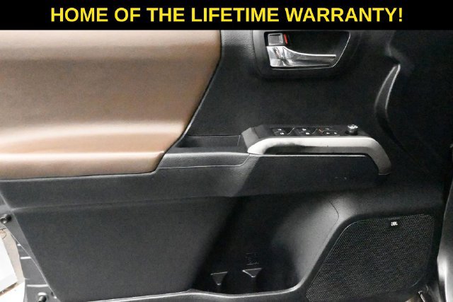 Used 2016 Toyota Tacoma Limited w/ Towing Package AWD/4WD image 11