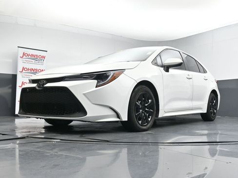 Used 2022 Toyota Corolla LE FWD image 35