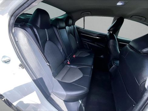 Used 2018 Toyota Camry SE image 25