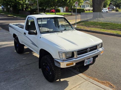 Used 1994 Toyota Pickup DX AWD/4WD image 3