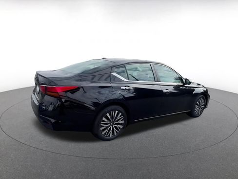 Used 2025 Nissan Altima 2.5 SV FWD image 14