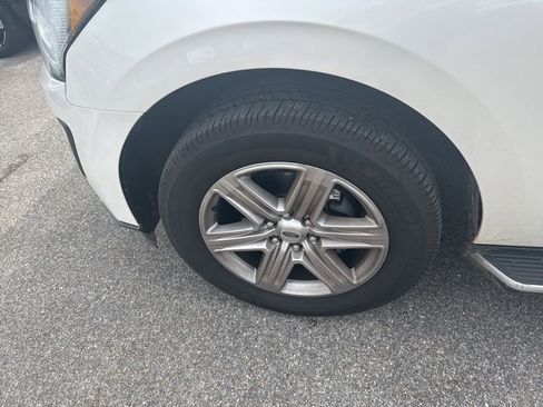 Used 2019 Ford Expedition XLT w/ Equipment Group 202A RWD image 27
