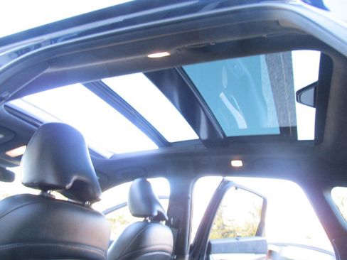 Used 2018 Land Rover Range Rover Velar S image 14