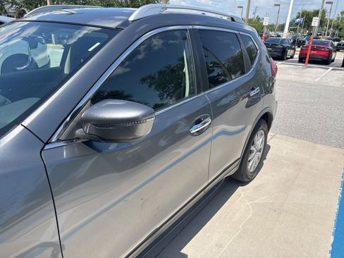 Used 2020 Nissan Rogue SV FWD image 4