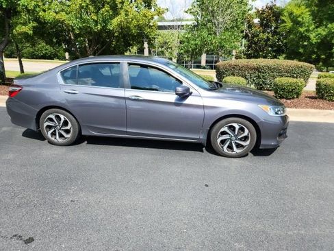 Used 2016 Honda Accord EX image 10