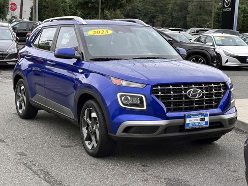 Used 2023 Hyundai Venue Limited w/ Cargo Package FWD image 5
