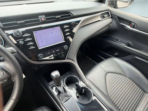 Used 2018 Toyota Camry SE FWD image 16