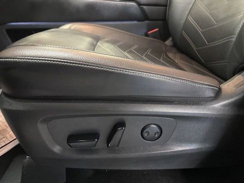 Used 2025 Nissan Pathfinder Platinum w/ Cargo Package FWD image 12