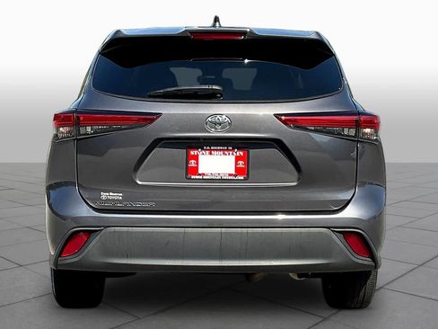 Used 2021 Toyota Highlander L FWD image 5