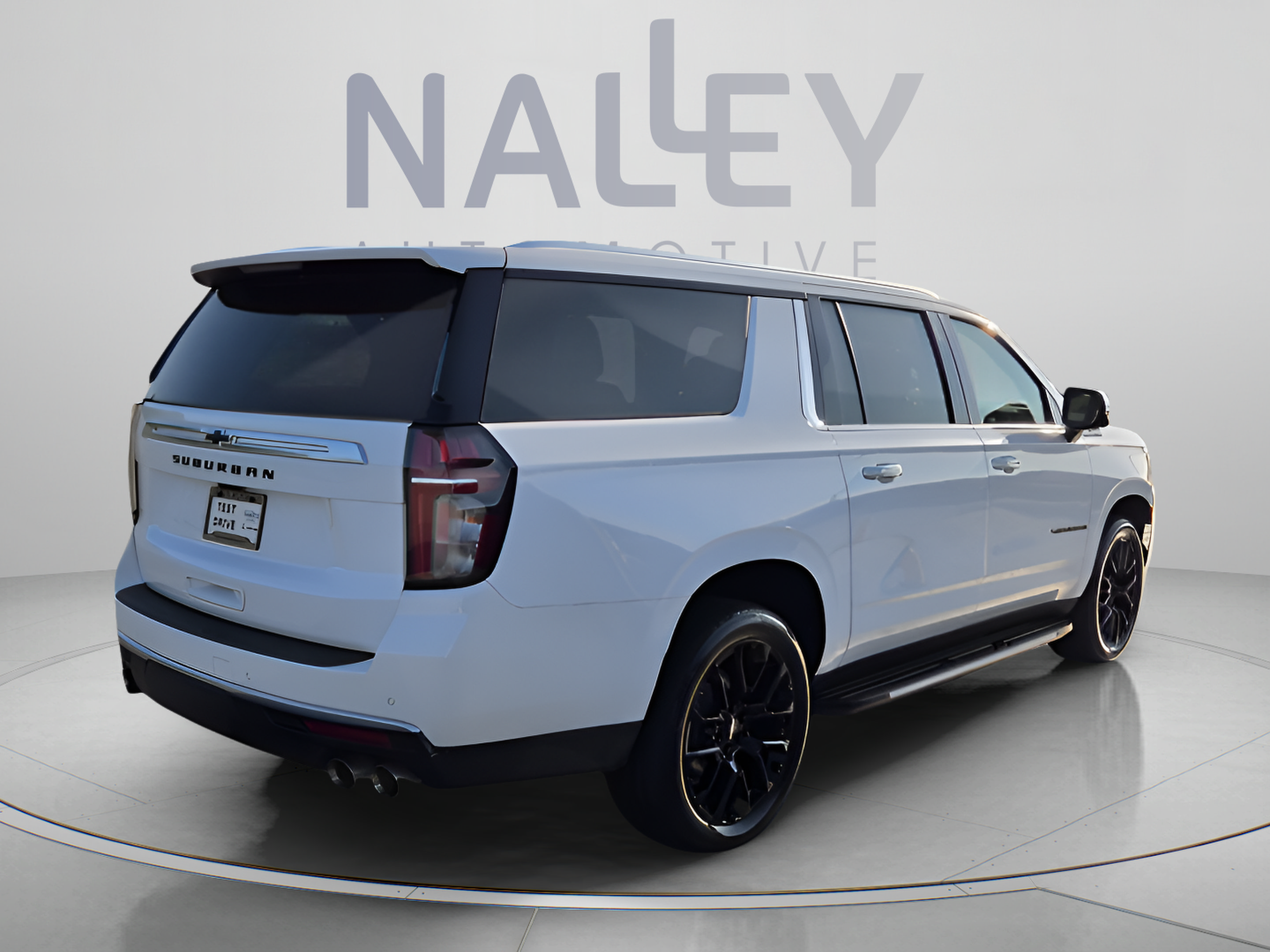 Used 2022 Chevrolet Suburban High Country RWD image 5