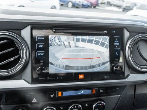 Used 2018 Toyota Tacoma TRD Off-Road image 10