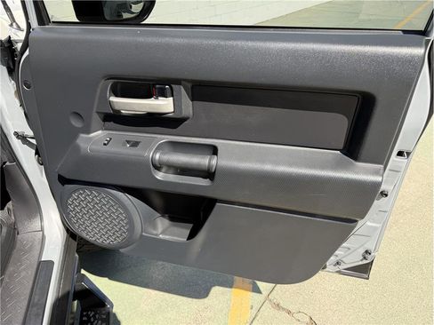 Used 2014 Toyota FJ Cruiser 4WD w/ Convenience Package image 26