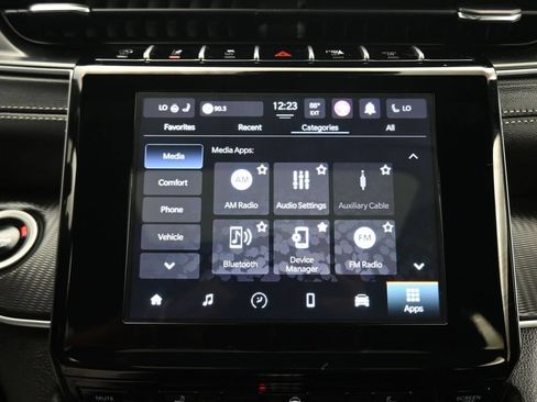 Used 2025 Jeep Grand Cherokee L Altitude AWD/4WD image 17
