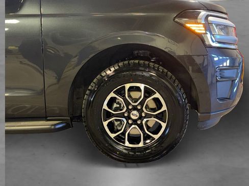 Used 2024 Ford Expedition Max XLT image 20