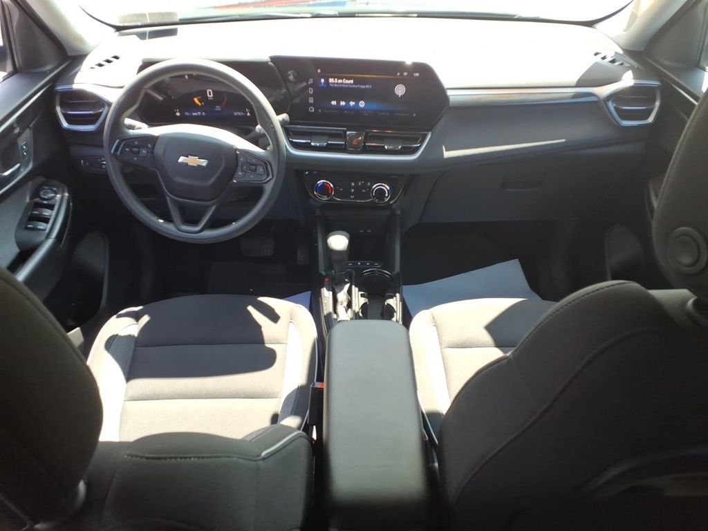 Used 2024 Chevrolet TrailBlazer LT AWD/4WD image 8